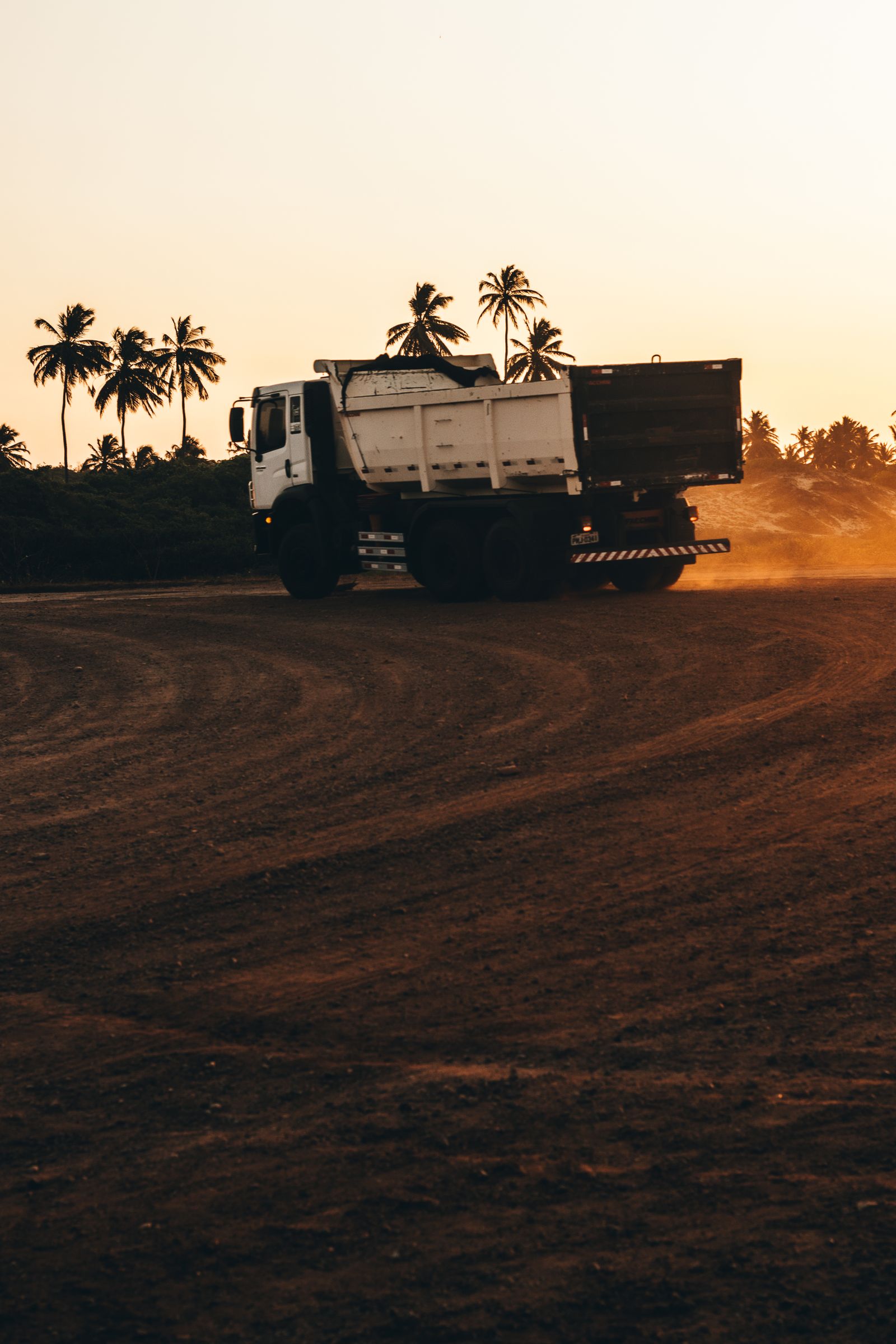 Transporte de terra e entulho
